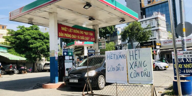 TP HCM vẫn còn 108 cây xăng hết hàng