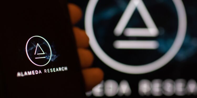 Alameda Research bất ngờ swap lượng lớn token sang Bitcoin - Giá SOL giảm mạnh