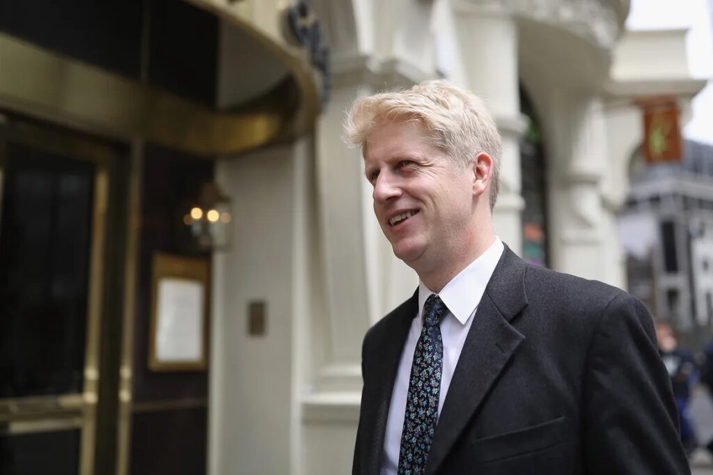 Anh trai cựu Thủ tướng Anh Boris Johnson rời ghế cố vấn Binance