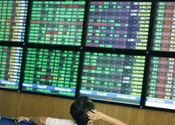 Chứng khoán đi lên trong nghi ngờ