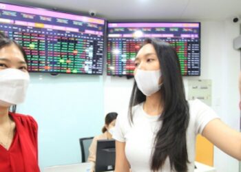 'Mặt bằng' cổ phiếu giảm sâu, nguy cơ thâu tóm từ khối ngoại?