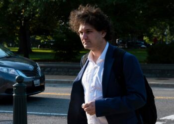 Sam Bankman-Fried bị SEC cáo buộc tội lừa đảo sau cú sụp đổ của FTX