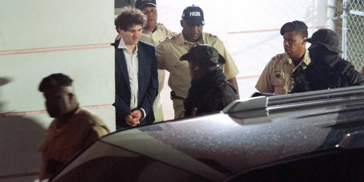 Sam Bankman-Fried chấp nhận bị dẫn độ về Mỹ