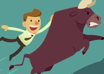 Thanh khoản tăng nhẹ, VN-Index đảo chiều bứt phá gần 10 điểm