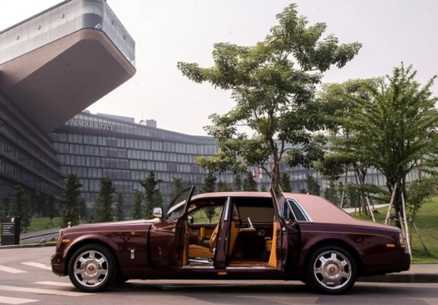 Đại hạ giá, Rolls-Royce Phantom có đắt khách trong lần đấu giá tiếp?