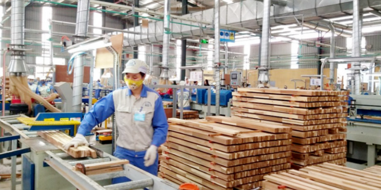 Bình Dương: Một doanh nghiệp gỗ thưởng Tết gần 900 triệu