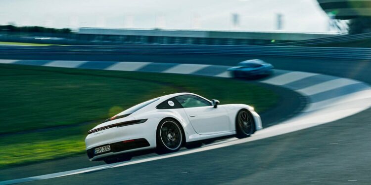 Đợt mở bán NFT của Porsche bị cộng đồng thờ ơ vì giá mint cao