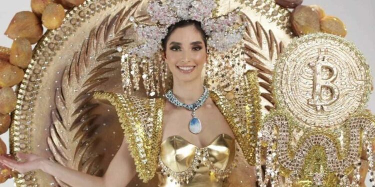 Miss Universe El Salvador quảng bá Bitcoin trong phần thi trang phục dân tộc
