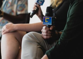 Trang tin tức CoinDesk cân nhắc "bán mình"