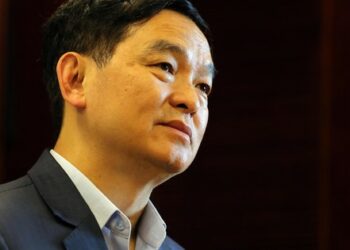 Trung bình một ngày phải trả 1,3 tỷ đồng lãi vay, dòng tiền âm ngàn tỷ, "cứu cánh" nhờ tăng vay nợ