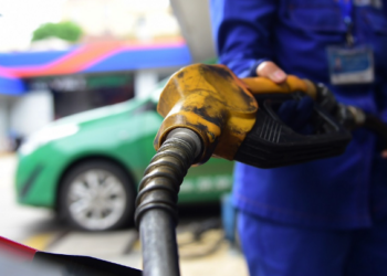 Bộ Tài chính nói gì khi được nhường quyền điều hành xăng dầu?