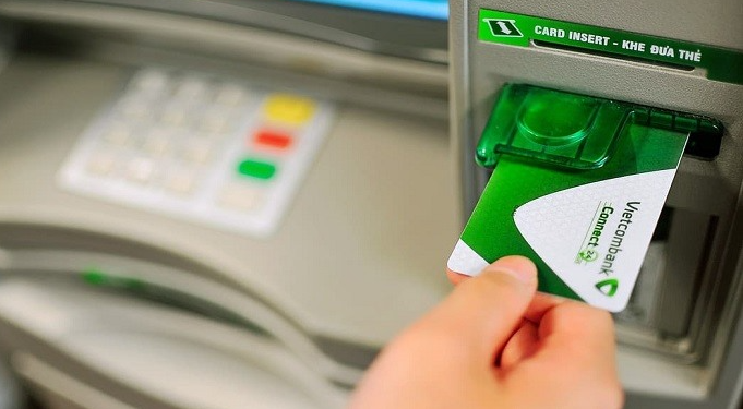Từ 1/7, Vietcombank tăng hàng loạt phí dịch vụ thẻ