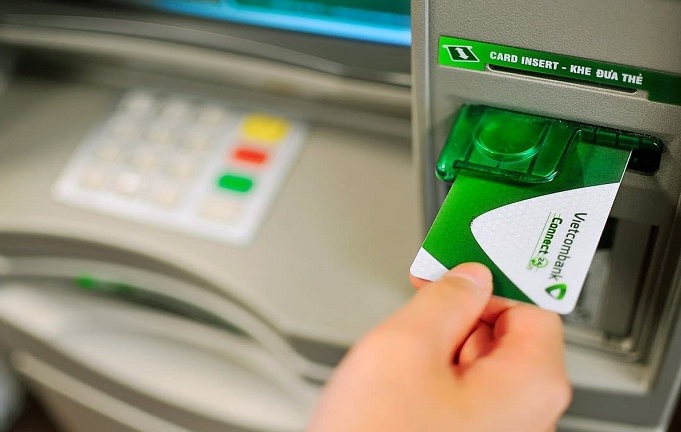 Từ 1/7, Vietcombank tăng hàng loạt phí dịch vụ thẻ