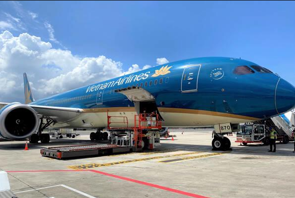 HOSE cảnh báo hủy niêm yết cổ phiếu Vietnam Airlines (HVN)