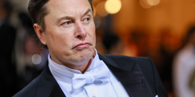 Elon Musk trở lại vị trí người giàu nhất thế giới