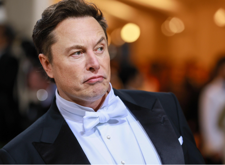 Elon Musk trở lại vị trí người giàu nhất thế giới