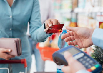 Nhân viên Điện Máy Xanh ăn cắp thông tin thẻ tín dụng của khách