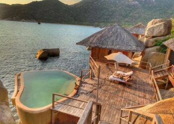 Điểm danh resort, khách sạn sang xịn nguy cơ bay màu trên sàn chứng khoán - Ảnh 1.