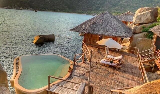 Điểm danh resort, khách sạn sang xịn nguy cơ bay màu trên sàn chứng khoán - Ảnh 1.