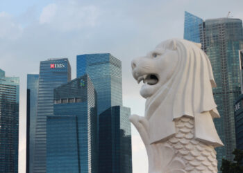Phụ nữ Singapore vượt xa đàn ông trong giao dịch tiền điện tử, báo cáo cho thấy