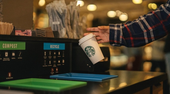 Bộ sưu tập NFT đầu tiên của Starbucks "cháy hàng" ngay khi ra mắt