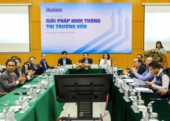Đại diện UBCKNN: Tăng cường các chế tài xử phạt vi phạm để khôi phục niềm tin, triển khai các giải pháp sớm nâng hạng thị trường chứng khoán Việt Nam - Ảnh 1.