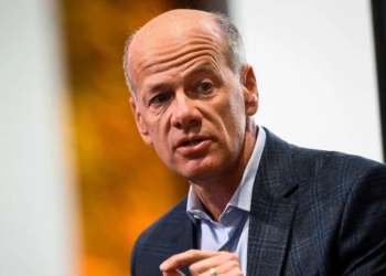 Trước khi SVB phá sản, CEO Greg Becker đã bán 3,6 triệu USD cổ phiếu