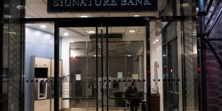 Signature Bank tiếp nối sự sụp đổ của Silicon Valley Bank