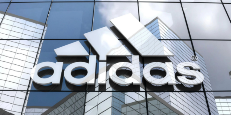 Adidas bi quan, có thể lỗ cả trăm triệu USD năm 2023