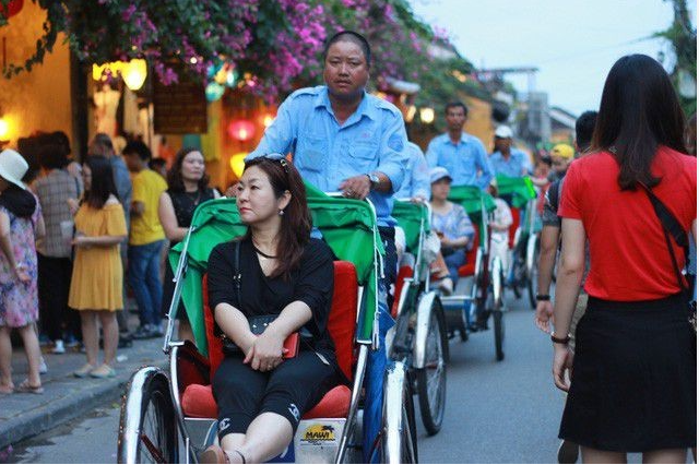 Trung Quốc thí điểm mở cửa du lịch theo tour ở Việt Nam