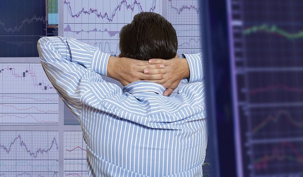 Cổ phiếu bị hủy niêm yết, nhà đầu tư nên làm gì?