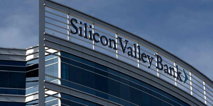 Lộ diện 2 ngân hàng Mỹ muốn mua lại Silicon Valley Bank