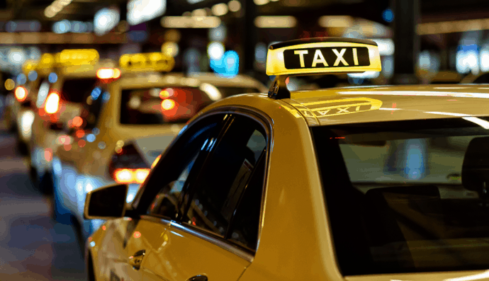 vimoney: Giá cước taxi Tân Sơn Nhất có thể tăng cao vì gánh 3 loại phí?
