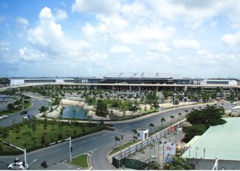 Giá cước taxi Tân Sơn Nhất có thể tăng cao vì gánh 3 loại phí?