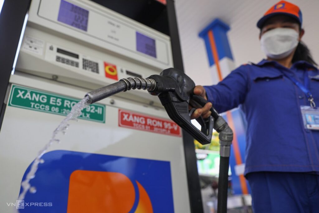 Giá xăng dầu ngày 20/4: Đảo chiều quay đầu giảm