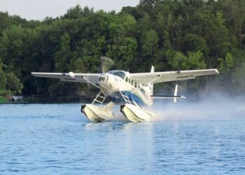 Thủy phi cơ vẫn hoạt động bình thường trên vịnh Hạ Long