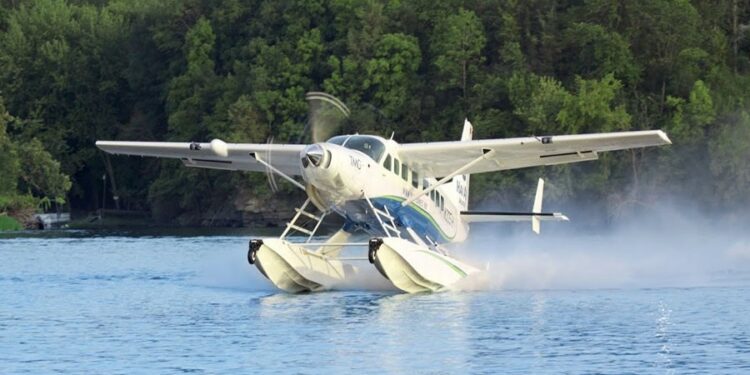 Thủy phi cơ vẫn hoạt động bình thường trên vịnh Hạ Long