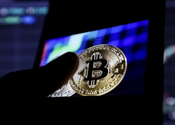 Bitcoin cố gắng lấy lại mốc 28.000 USD giữa bão nợ công