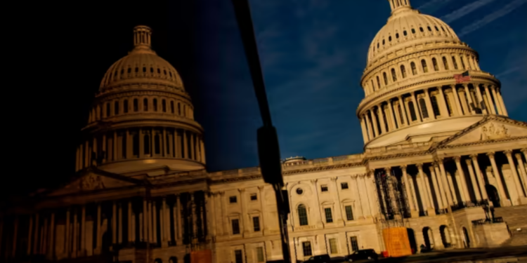 Nợ công phình to giáng đòn đau vào nền tài chính Mỹ 