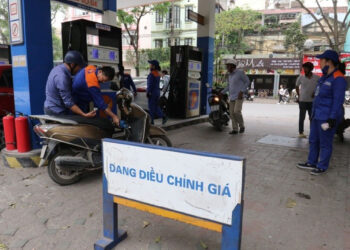 Giá xăng dầu ngày mai có thể tăng trở lại sau chuỗi giảm liên tiếp