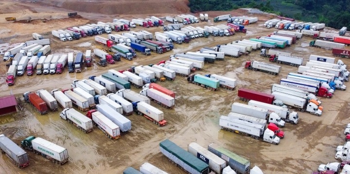 Lạng Sơn tìm nhiều biện pháp để phòng chống ách tắc khi có hàng trăm xe sầu riêng dồn lên cửa khẩu