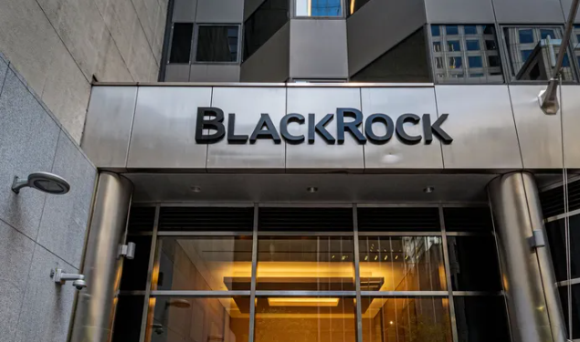 BlackRock sẽ bán 114 tỷ USD chứng khoán của 2 ngân hàng Mỹ