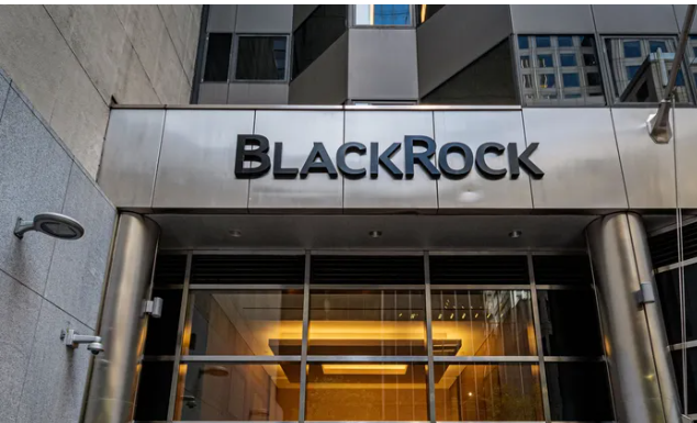 BlackRock sẽ bán 114 tỷ USD chứng khoán của 2 ngân hàng Mỹ