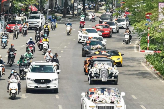 Đám cưới thiếu gia Bảo Tín Mạnh Hải gây sốt với dàn siêu xe 200 tỷ đồng