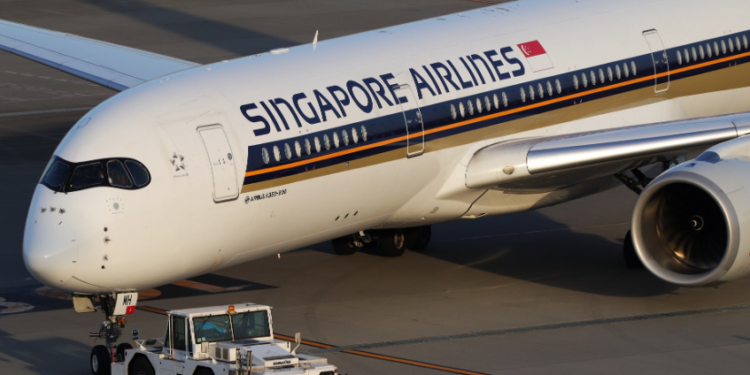 Singapore Airlines thưởng nhân viên 8 tháng lương