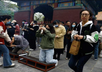 Thanh niên chăm đi chùa khiến cổ phiếu tăng vọt
