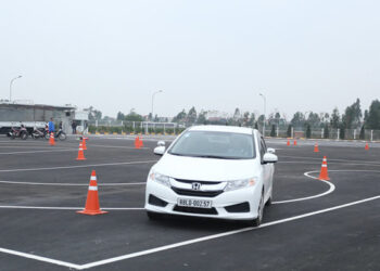 Thi sát hạch lái xe sẽ tăng phí từ 1/8