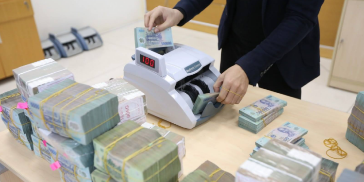 Sự cố rút tiền hàng loạt ở tổ chức tín dụng: Chính phủ muốn bổ sung quy định xử lý