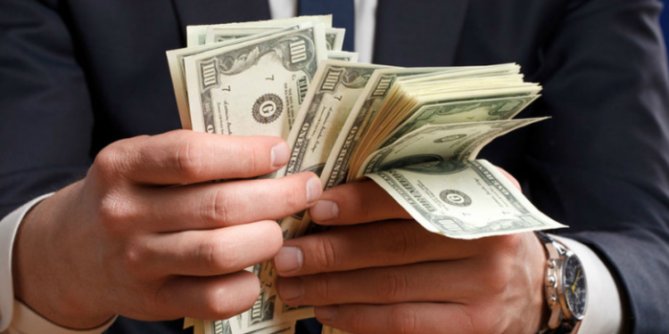 Triệu phú tự thân khuyên không tiêu tiền vào 5 món này