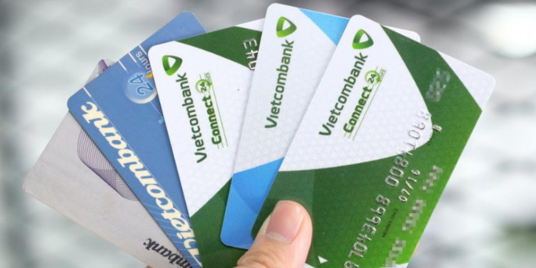 Từ 1/7, Vietcombank tăng hàng loạt phí dịch vụ thẻ